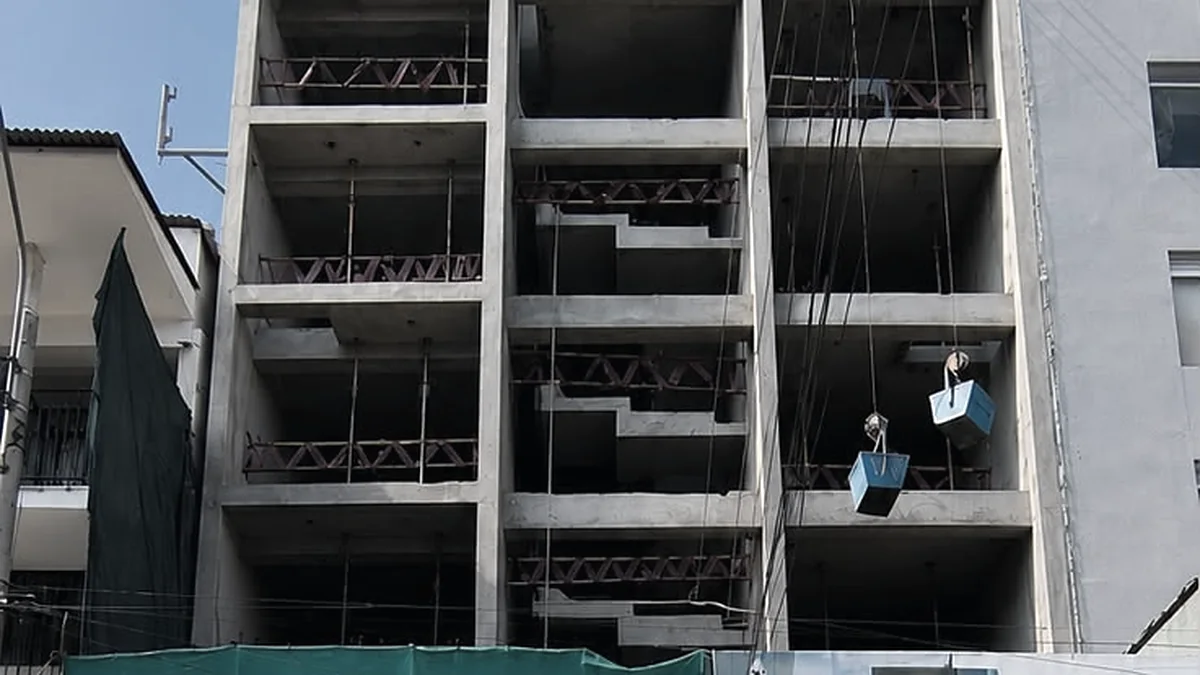 Edificio en Pueblo Libre con la estructura (casco) terminada